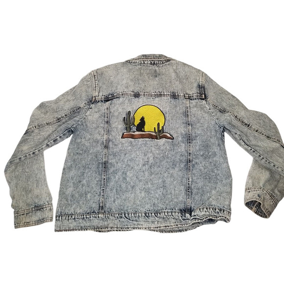 Forever 21 Plus Acid Wash Denim Jean Trucker Jacket Howling Wolf Back Patch 2X - Picture 1 of 11